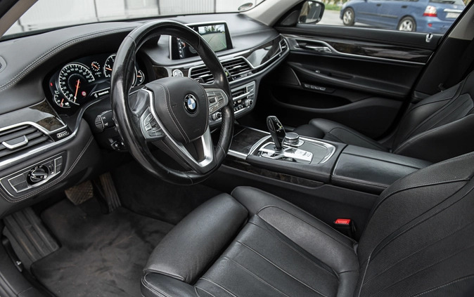 BMW Seria 7 cena 149000 przebieg: 255000, rok produkcji 2016 z Sejny małe 781